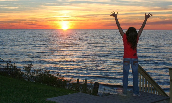 Mears House | Experience Lake Michigan House: Breathtaking Sunsets Await!