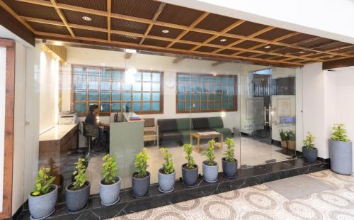 Kalighat Hotel | Budget-Friendly Stay at The Lake Palm Hotel with Dining Options
