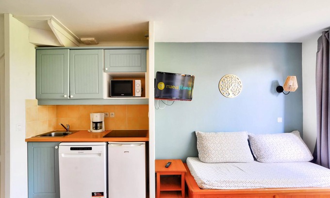Monflanquin Apartment | Inviting Lake Residence with Spa and Family-Friendly Amenities
