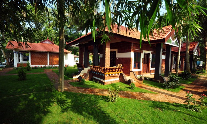 Champakulam Resort | Unforgettable Stay at The Lake Resort by Maat Hotels