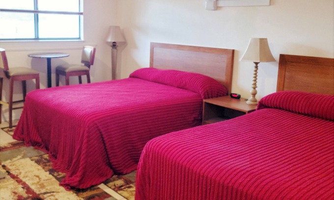 Winnsboro House | Cozy Lake Store Lodging Room with Pool & Ocean Views