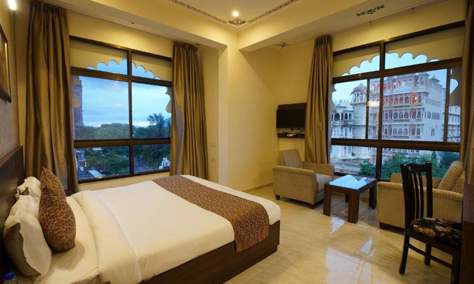 Shavri Colony Hotel | Discover The Lake View Palace: Family-Friendly Getaway