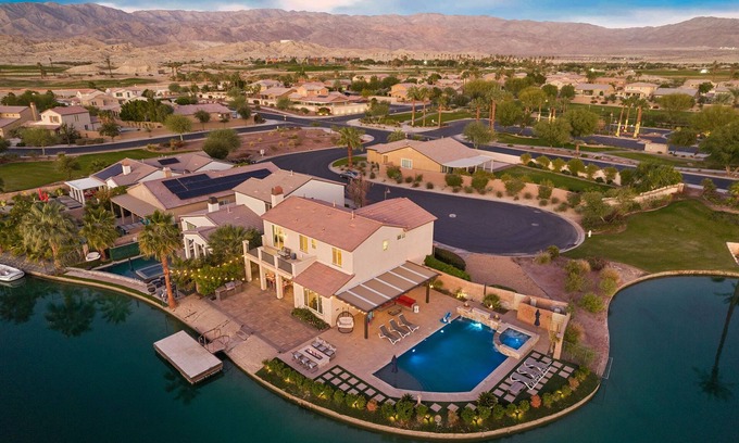 Terra Lago House | Experience The Lakefront Social: A Premier Waterfront Getaway