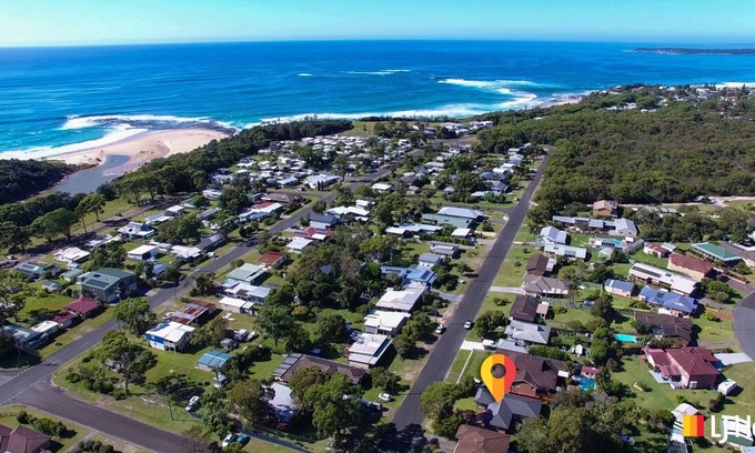 Cudmirrah House | Relaxing Family Retreat on a Peaceful Street with Pool