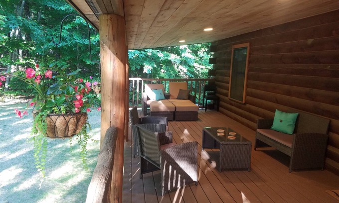 Gilford House | Guest Rated 10/10: The Lakes Region Log Cabin Retreat