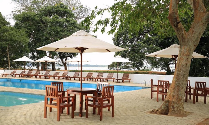 New Town Hotel | Relaxing Retreat at The Lakeside with Pool & Breakfast