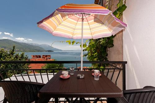 Varosh Apartment | Child-Friendly Retreat at The Lakeside Haven - Rated 9.7/10