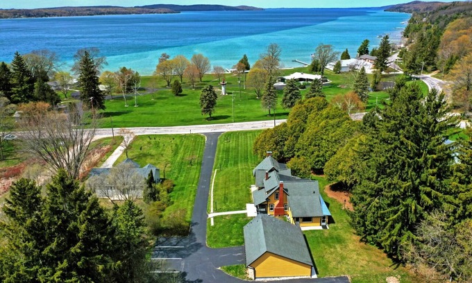 Beulah House | Guest Rated: 9.8 at The LakeView - Oceanfront Bliss Awaits