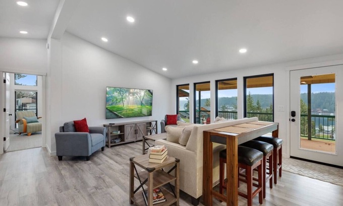 Bayview House | Pet-Friendly Retreat at The Lakeview Lime House, Rated 10/10