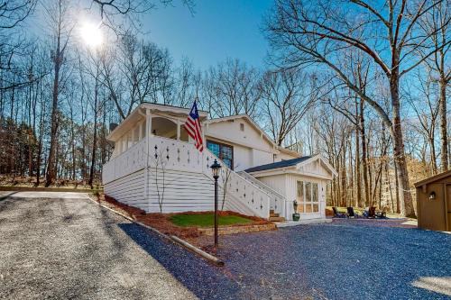 Buford House | Experience The Lakeway House: Pet & Child Friendly Retreat
