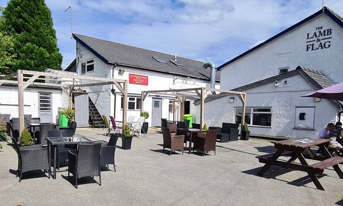 Rhayader Hotel | Cozy Stay at The Lamb and Flag Inn with Breakfast Included