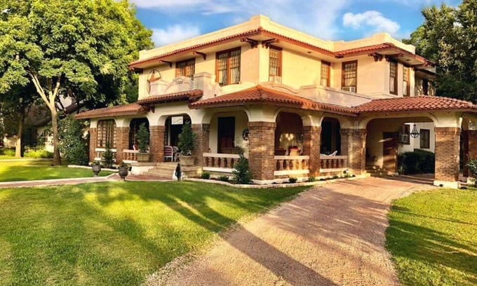 Gainesville Bed & Breakfast | Experience The Lancaster Manor Bed and Breakfast Retreat