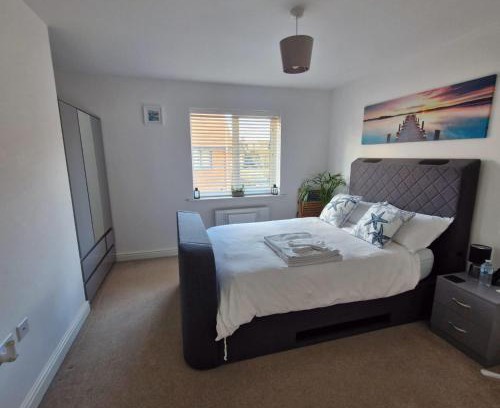 Folkestone House | Discover The Lancers: Guest Rated 9.6 with Kitchen Access