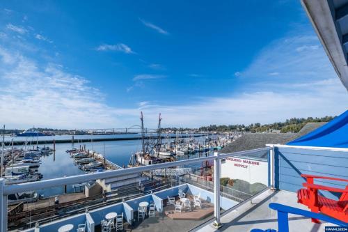 Historic Bayfront Hotel | Pet-Friendly Retreat at The Landing Newport Condominium Hotel
