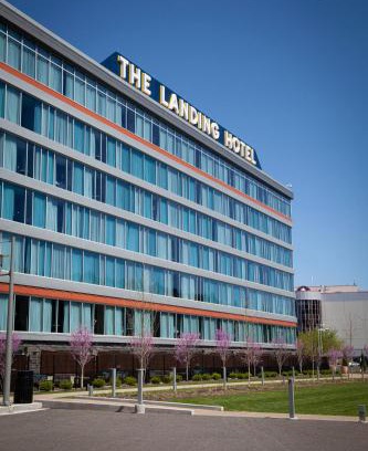 Pittsburgh Hotel | Premier Comfort at The Landing Hotel, Rivers Casino Pittsburgh
