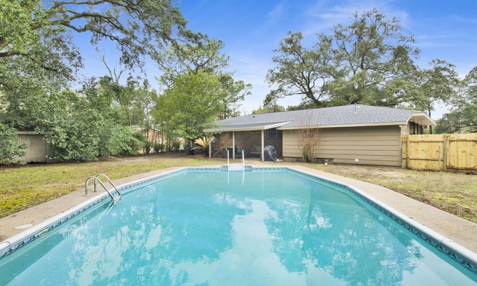 Northeast Pensacola House | The Langley House-Pool-Beaches-Shopping & Dining-Family Friendly