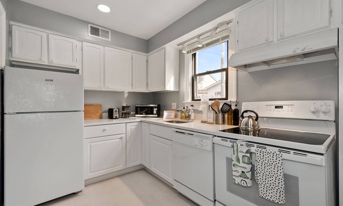 Nauck House | Discover The Langley: Family & Pet Friendly Near DC