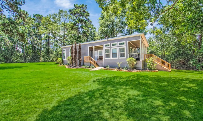 Willis House | Discover The Lantana Tiny Home: Relaxing Cottage Retreat