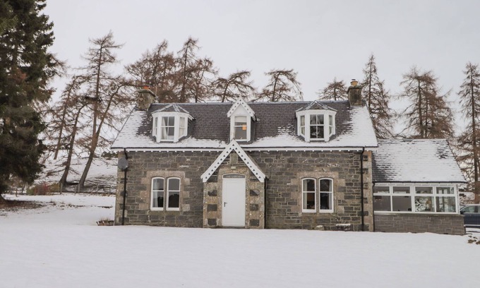Kingussie Cottage | Dog-Friendly Retreat at The Larches in Kingussie