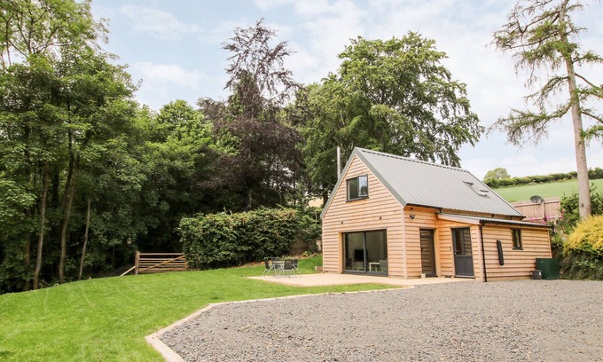 Newcastle-on-Clun Cottage | Cozy Larches: Pet-Friendly Retreat with Open Fire in Clun