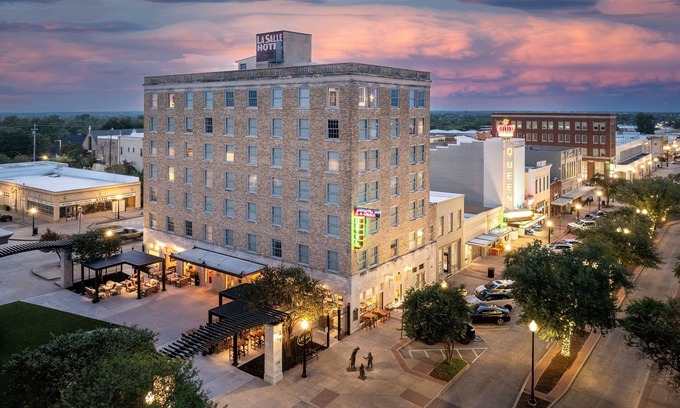 Downtown Hotel | Experience The Lasalle Hotel: Family-Friendly Getaway