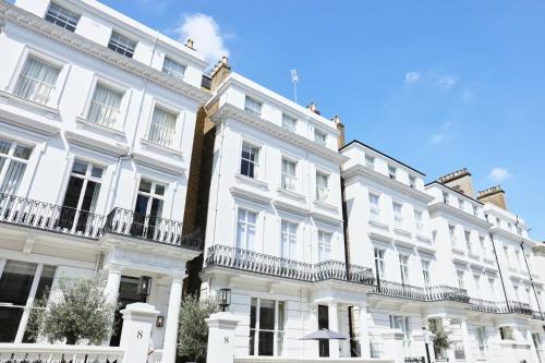 Pembridge Hotel | Elegant The Laslett: 5-Star Stay with Pet-Friendly Perks