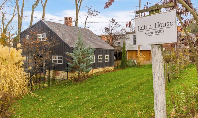Arrow Rock House | Experience The Latch House Barn - Perfect for Families & Pets