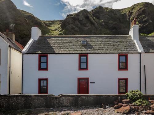 Fraserburgh House | Discover The Laurels: A Welcoming 4-Star Family Retreat