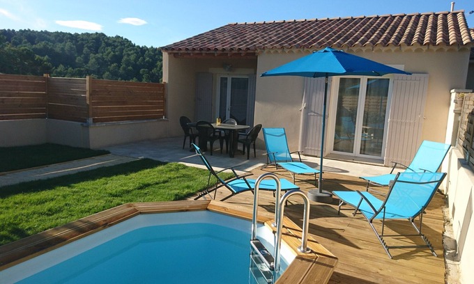 Entrechaux House | Discover The Lauzes of St Michel-La Sarriette Retreat