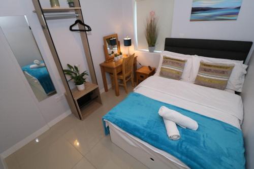 Bracknell House | Budget-Friendly Escape at The Lavenders with Breakfast & Kitchen