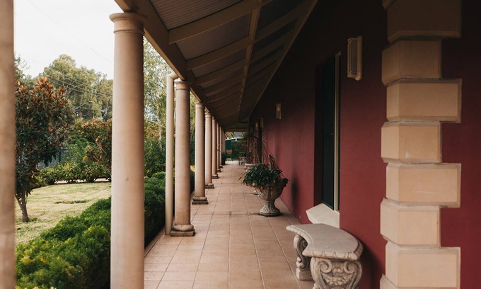 Wagga Wagga Hotel | Experience Comfort at The Lawson Riverside Suites