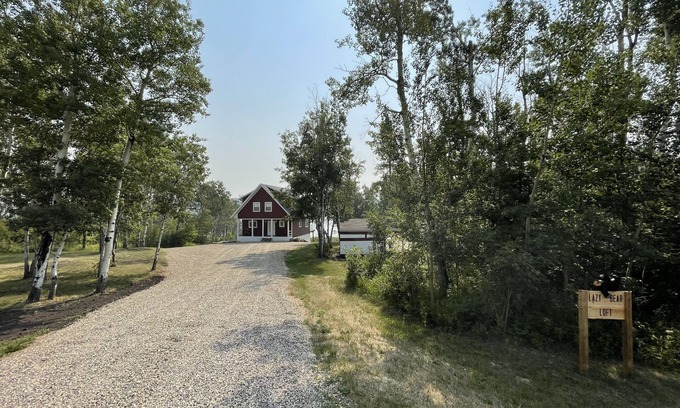 Division No. 16 House | Elegant Lazy Bear Loft - Family-Friendly Lake Front Retreat