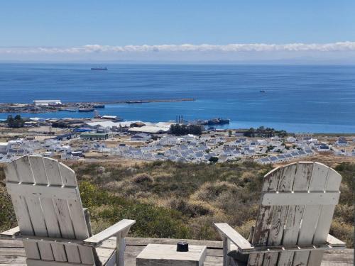 St. Helena Bay Apartment | Budget-Friendly Retreat at The Lazy Daisies – Pet Friendly!