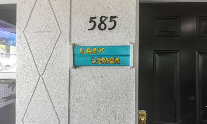 Bay Esplanade Cottage | Beachside Bliss at The Lazy Lemon Cottage with Ocean View