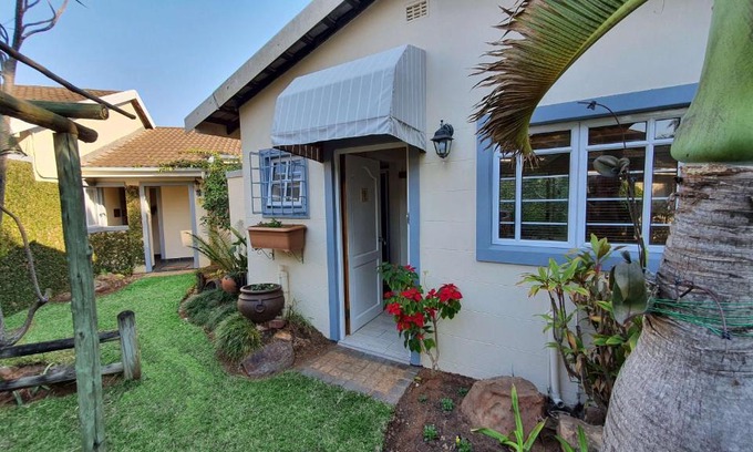 Umhlanga House | Relax at The Lazy Lizard: Pet-Friendly Oceanfront Retreat