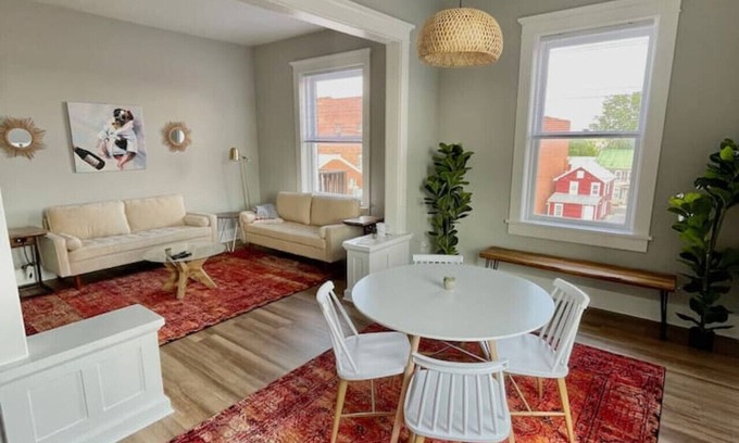 Martinsburg Apartment | The Lazy Loft 2 bedroom apartment