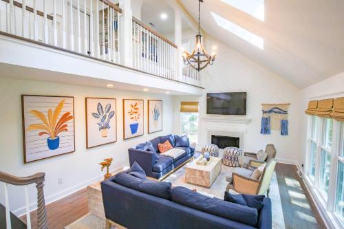 Isle of Palms House | Relax at The Lazy Palm: 4-Star Family-Friendly Haven