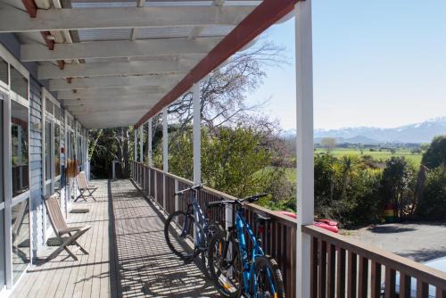 Kaikoura Cabin | Budget-Friendly Family Retreat at The Lazy Shag Lodge