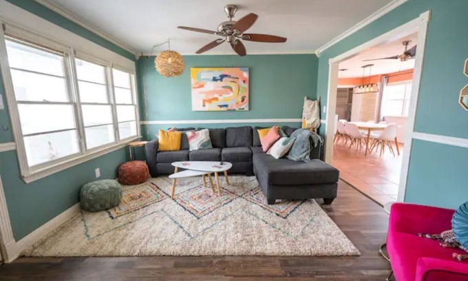 Bowie House | Ideal LBK Peach Home for Families near TTU & Med District