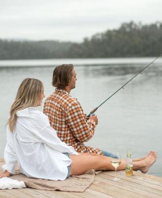 Lake Conjola Resort | Pet-Friendly Retreat at The Leaning Oak - Lake Conjola