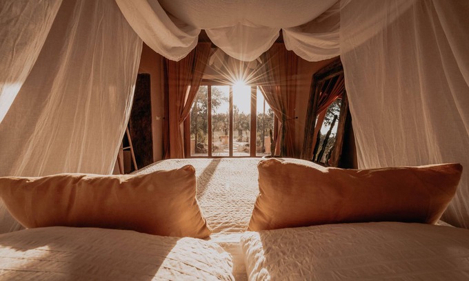 Cerca dos Pomares House | Oceanfront Retreat: The Lemon Lodge - Ziggurat Suite Awaits