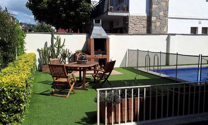 Premia de Dalt Ski Chalet | Discover The Lemon Tree Home: Villa with Private Pool