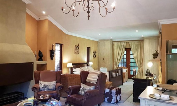 Fontainebleau Apartment | Cozy Retreat at The Lemon Tree Self-Catering with Ocean Views