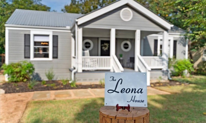 Georgetown House | Family-Friendly Retreat with Huge Backyard in Downtown Georgetown