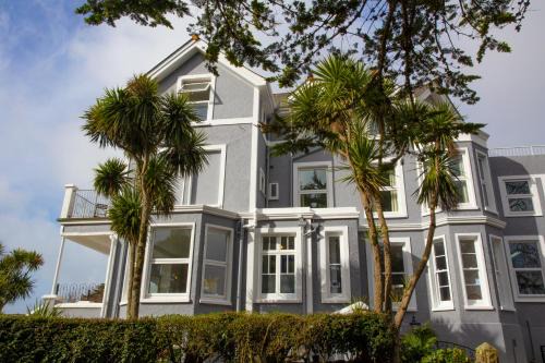 Maenporth Hotel | Discover The Lerryn: Pet-Friendly Stay with Great Amenities