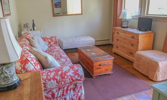 Stonington Hotel | Discover The Lewis R. French: Historic Inn on the Harbor