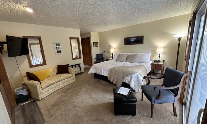 Woodland House | Experience the Lewis River Salmon Shores - Waterfront & Fishing