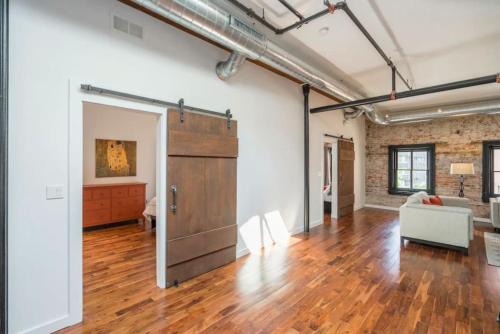 Center City East Apartment | Elevator Access 3 BR Loft with Parking & Pet-Friendly Perks