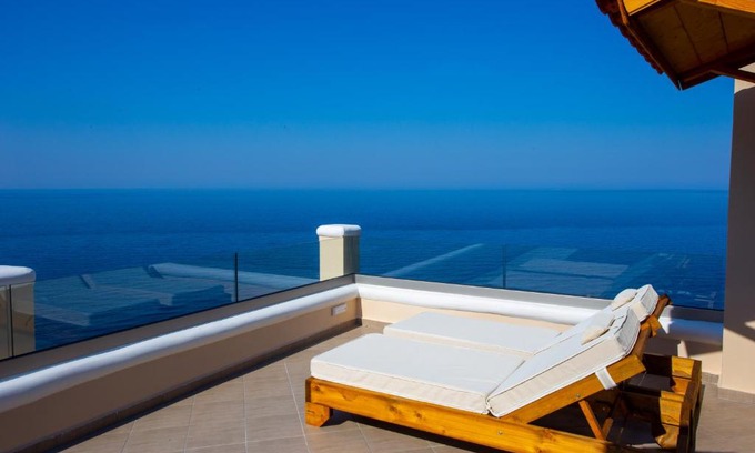 Limnionas House | Elegant Oceanfront Retreat at The Life Suites with Breakfast