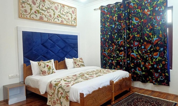 Brein House | Cozy Retreat at The Light House with Spa and Child Care